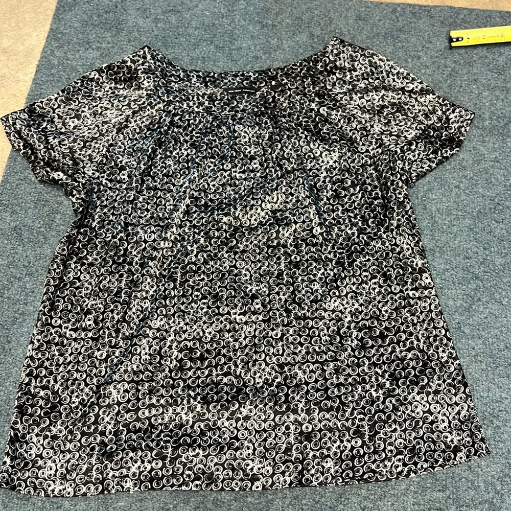 New York & Co Black and White Blouse Size Medium